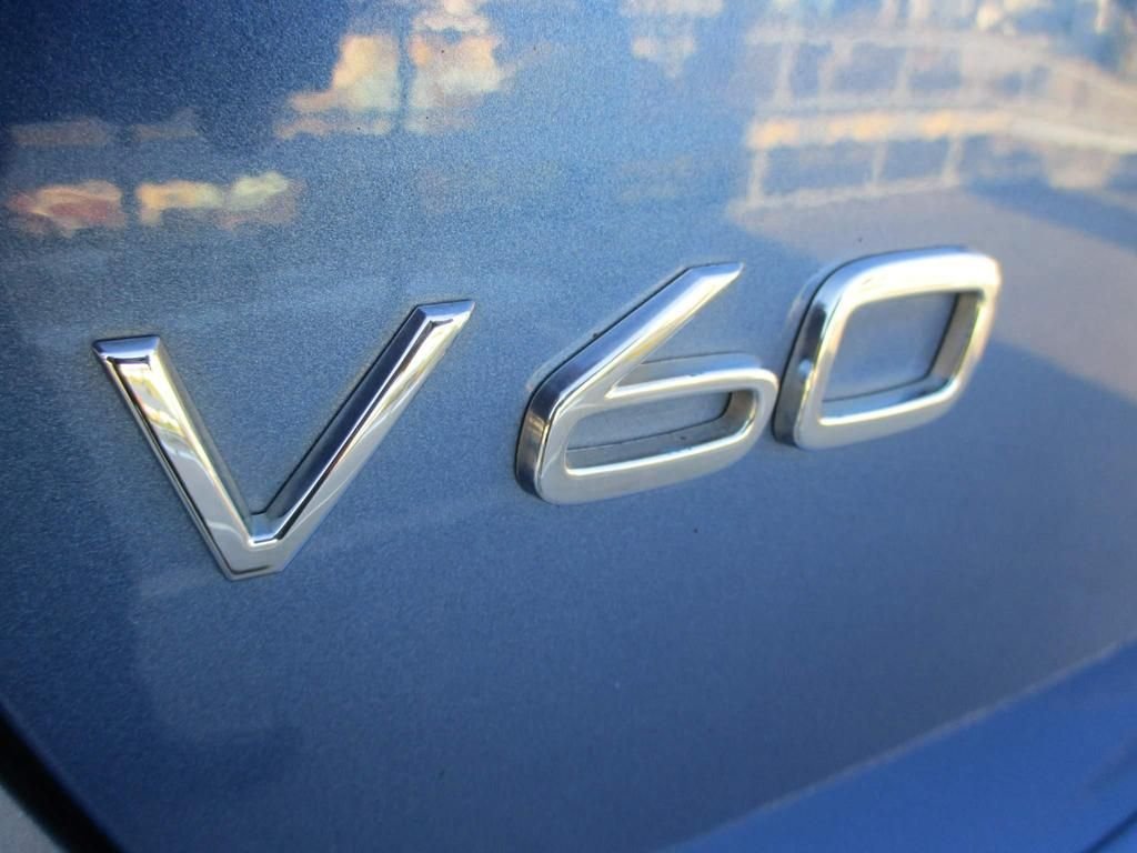 USED 2017 67 VOLVO V60 2.0 D3 R-DESIGN NAV 5d 148 BHP FULL SERVICE HISTORY