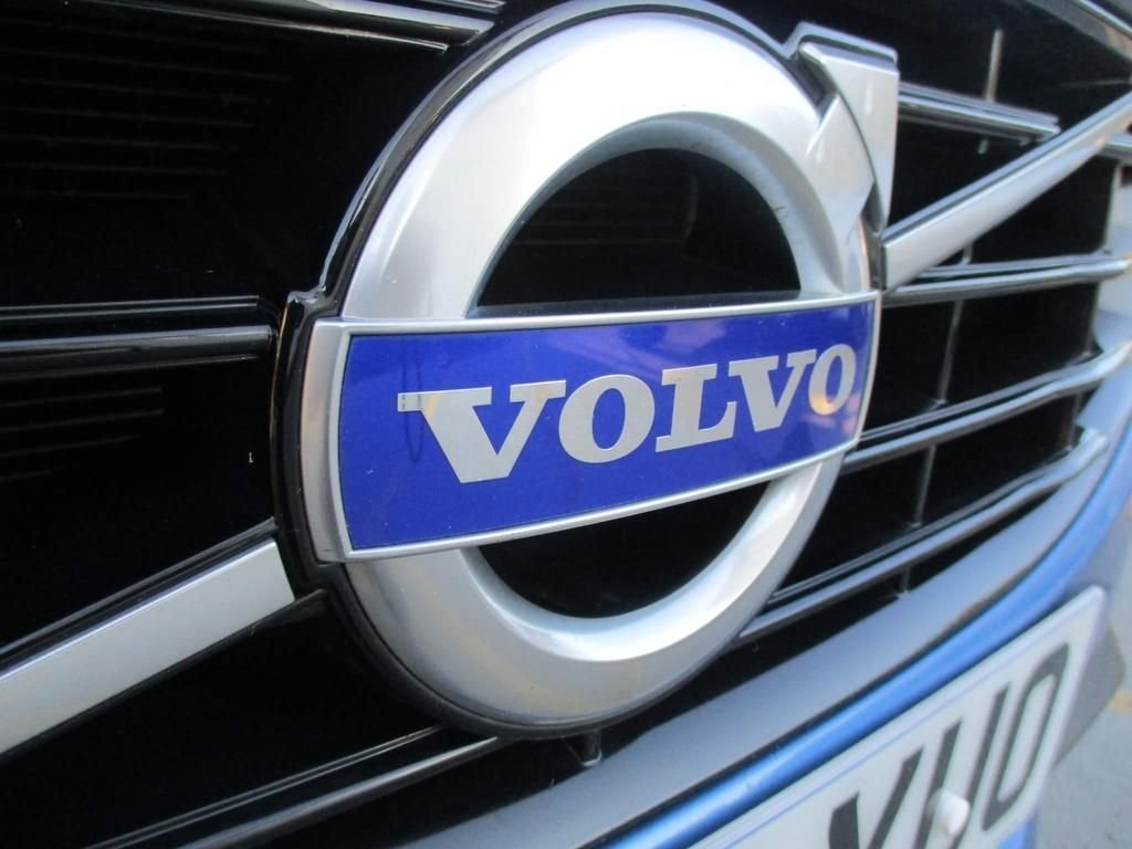 USED 2017 67 VOLVO V60 2.0 D3 R-DESIGN NAV 5d 148 BHP FULL SERVICE HISTORY
