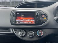 USED 2015 65 TOYOTA YARIS 1.3 VVT-I ICON 5d 99 BHP ULEZ COMPLIANT + REAR CAMERA + BT