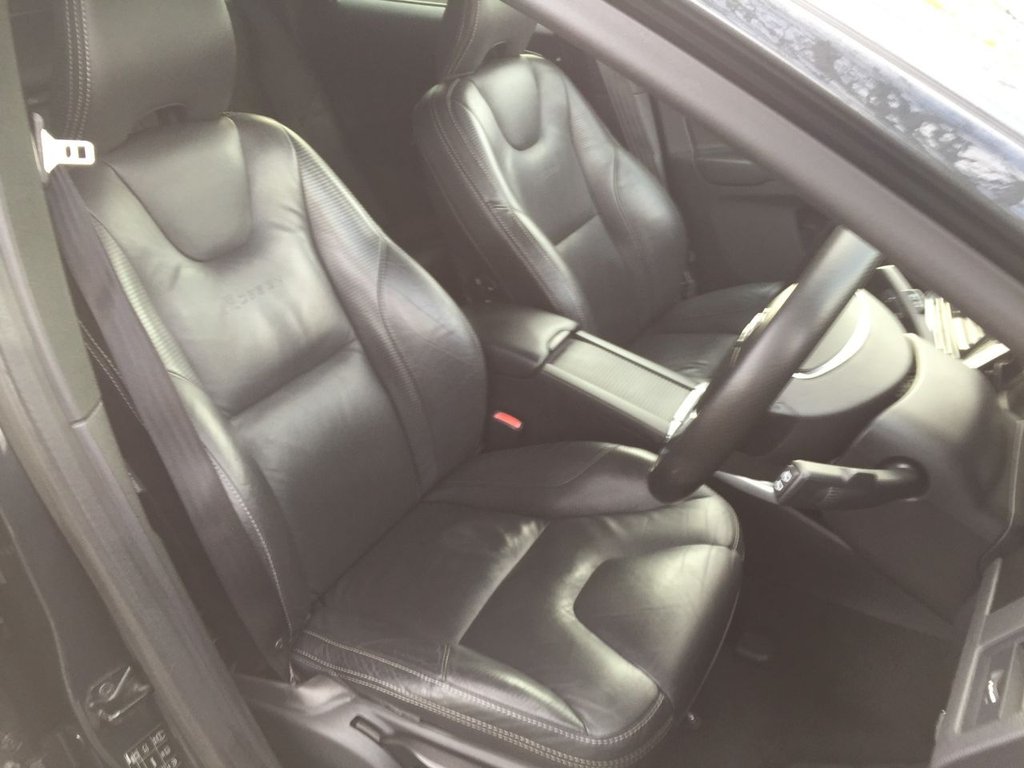 USED 2013 13 VOLVO XC60 2.4 D5 R-DESIGN NAV AWD 5d 212 BHP DAB + SAT NAV
