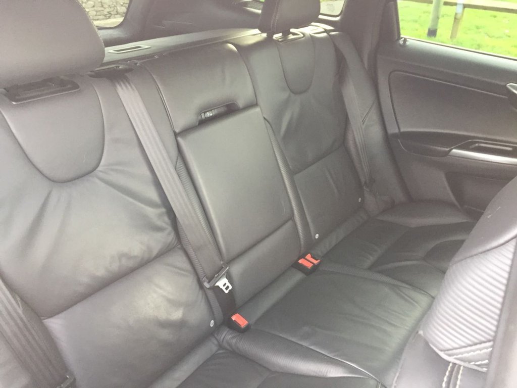 USED 2013 13 VOLVO XC60 2.4 D5 R-DESIGN NAV AWD 5d 212 BHP DAB + SAT NAV