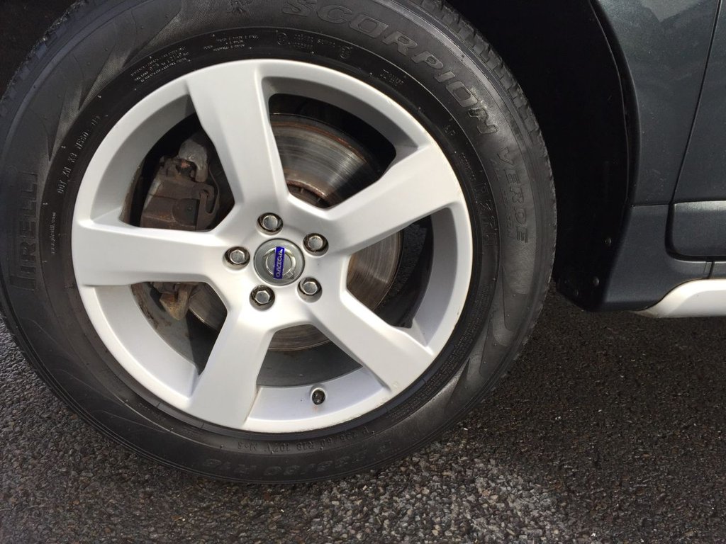 USED 2013 13 VOLVO XC60 2.4 D5 R-DESIGN NAV AWD 5d 212 BHP DAB + SAT NAV
