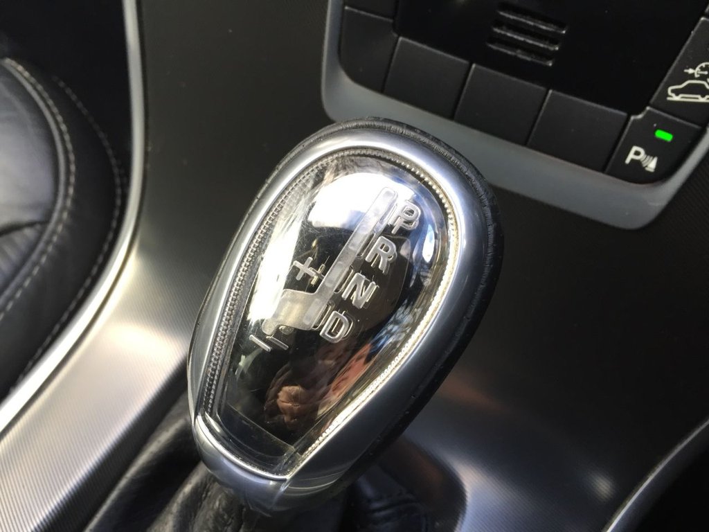 USED 2013 13 VOLVO XC60 2.4 D5 R-DESIGN NAV AWD 5d 212 BHP DAB + SAT NAV