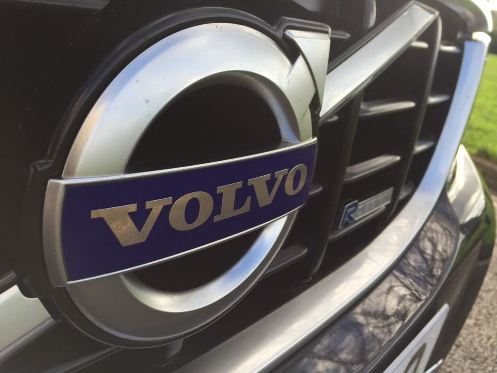 USED 2013 13 VOLVO XC60 2.4 D5 R-DESIGN NAV AWD 5d 212 BHP DAB + SAT NAV