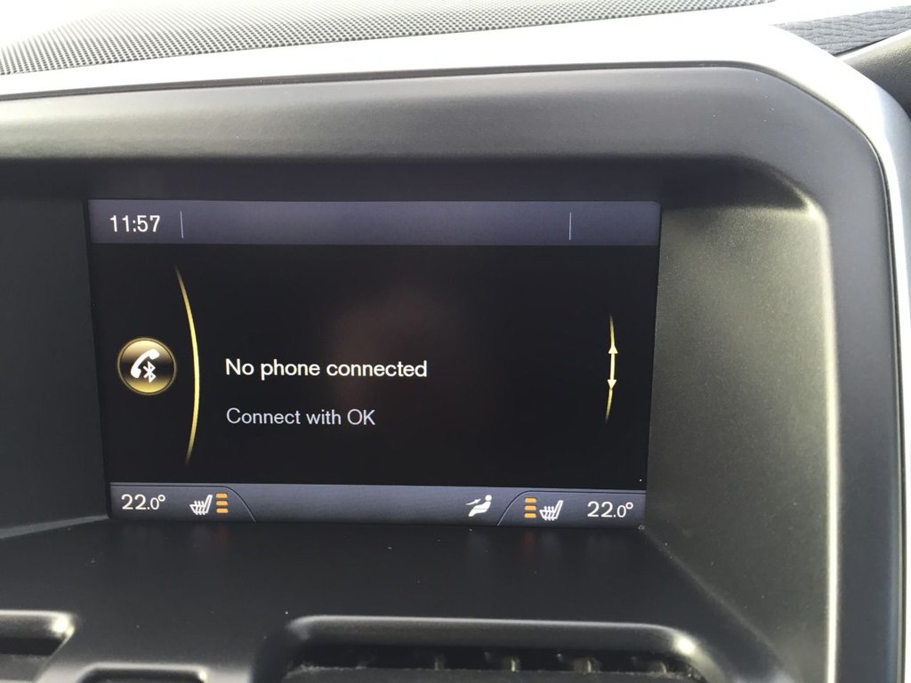 USED 2013 13 VOLVO XC60 2.4 D5 R-DESIGN NAV AWD 5d 212 BHP DAB + SAT NAV