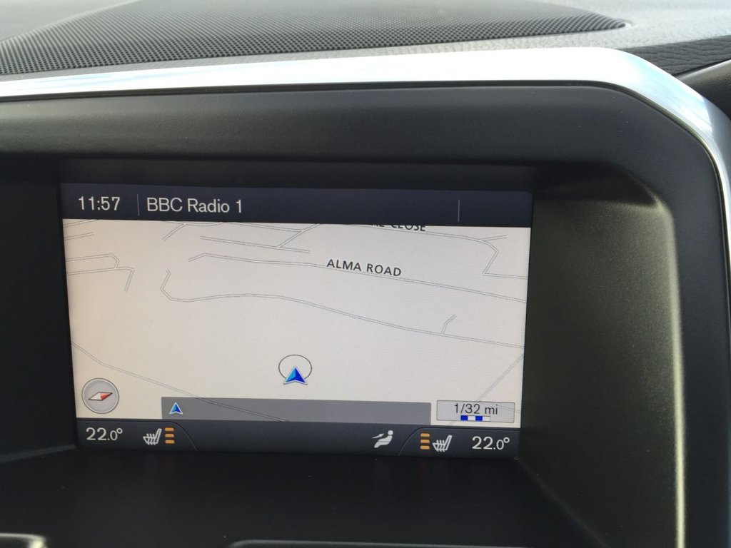 USED 2013 13 VOLVO XC60 2.4 D5 R-DESIGN NAV AWD 5d 212 BHP DAB + SAT NAV