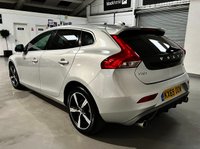 USED 2019 69 VOLVO V40 1.5 T3 R-DESIGN EDITION 5d 151 BHP REAR CAM+NAV+BLUETOOTH+18"