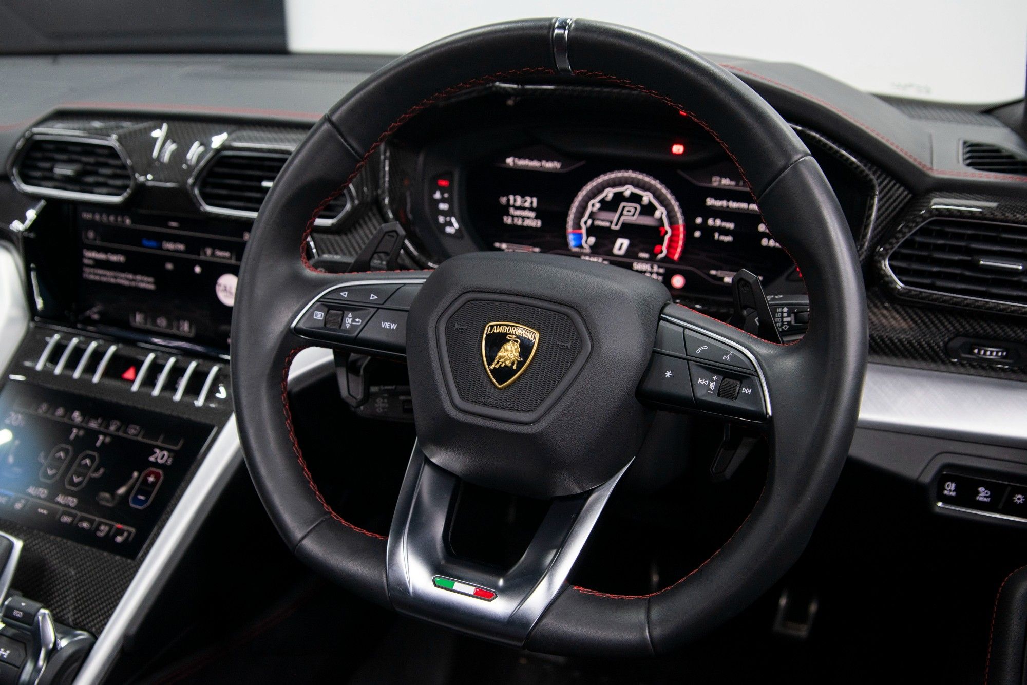 USED 2021 71 LAMBORGHINI URUS  V8 5d Auto 641 BHP 