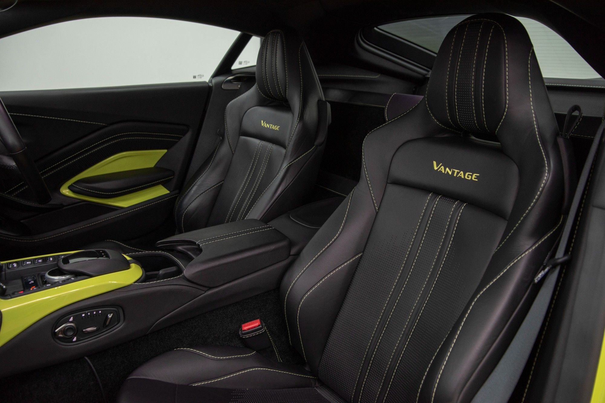USED 2018 18 ASTON MARTIN VANTAGE 4.0 V8 