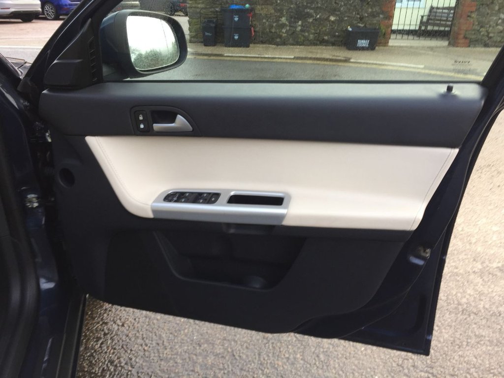 USED 2012 12 VOLVO V50 1.6 DRIVE SE LUX EDITION S/S 5d 113 BHP FULL SERVICE HISTORY