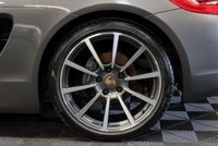 USED 2014 64 PORSCHE CAYMAN 2.7 24V PDK 2d 275 BHP HEATED AND VENTILATED SEATS, BOSE STEREO, TWO TONE LEATHER, 20 INCH CARRERA CLASSIC WHEELS, 24 MONTH WARRANTY