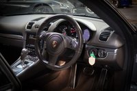USED 2014 64 PORSCHE CAYMAN 2.7 24V PDK 2d 275 BHP HEATED AND VENTILATED SEATS, BOSE STEREO, TWO TONE LEATHER, 20 INCH CARRERA CLASSIC WHEELS, 24 MONTH WARRANTY