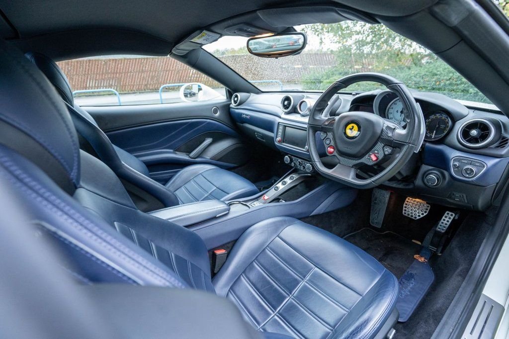 USED 2016 16 FERRARI CALIFORNIA 3.9 DD 2d 560 BHP IMMACULATE EXAMPLE WITH FULL FERRARI HISTORY WITH MAJOR SERVICE AT A COST OF OVER &pound;3000 WITH ALL RECOMMENDATIONS JUST COMPLETED