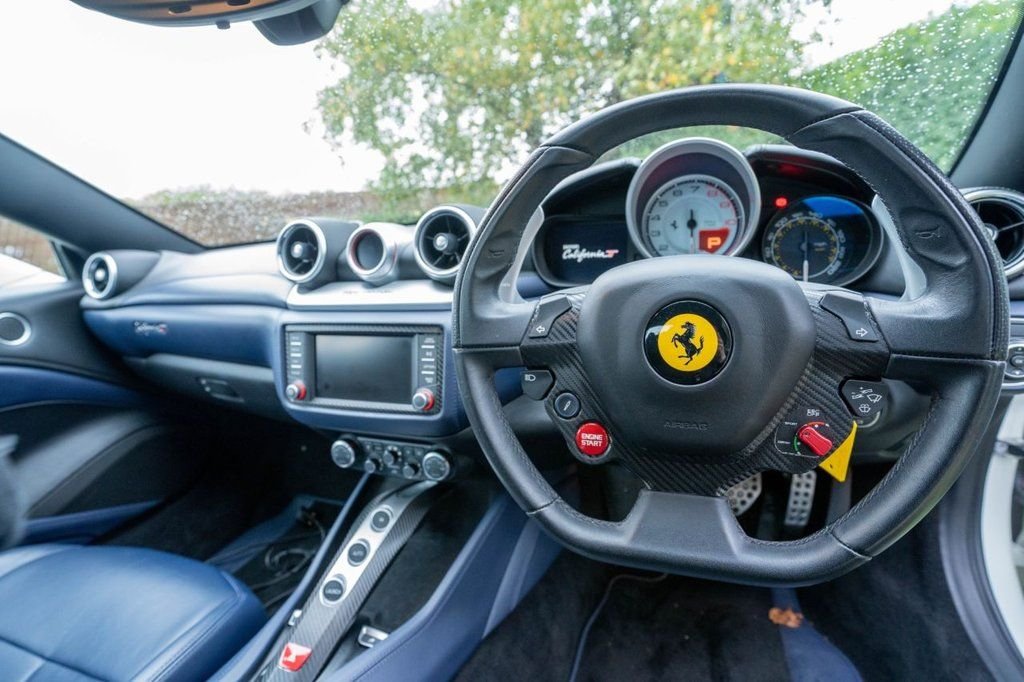 USED 2016 16 FERRARI CALIFORNIA 3.9 DD 2d 560 BHP IMMACULATE EXAMPLE WITH FULL FERRARI HISTORY WITH MAJOR SERVICE AT A COST OF OVER &pound;3000 WITH ALL RECOMMENDATIONS JUST COMPLETED