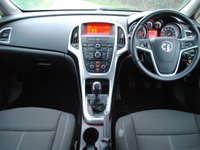 USED 2014 64 VAUXHALL ASTRA 1.7 SRI CDTI 5d 110 BHP www.suffolkcarcentre.co.uk - Located at Ilketshall