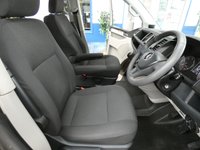 USED 2019 69 VOLKSWAGEN TRANSPORTER SHUTTLE 2.0 T32 TDI SHUTTLE S BMT 5d 101 BHP 8 SEATS AIR CON PARKING SENSORS 6 MONTHS GOLD WARRANTY