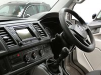 USED 2019 69 VOLKSWAGEN TRANSPORTER SHUTTLE 2.0 T32 TDI SHUTTLE S BMT 5d 101 BHP 8 SEATS AIR CON PARKING SENSORS 6 MONTHS GOLD WARRANTY