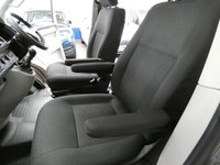 USED 2019 69 VOLKSWAGEN TRANSPORTER SHUTTLE 2.0 T32 TDI SHUTTLE S BMT 5d 101 BHP 8 SEATS AIR CON PARKING SENSORS 6 MONTHS GOLD WARRANTY