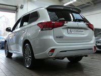 USED 2020 20 MITSUBISHI OUTLANDER 2.4 PHEV DYNAMIC 5d 222 BHP 4WD APP SAT NAV LEATHER REAR VIEW CAMERA 1 OWNER SERVICE HISTORY MITSUBISHI WARRANTY TILL MARCH 2025