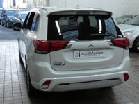 USED 2020 20 MITSUBISHI OUTLANDER 2.4 PHEV DYNAMIC 5d 222 BHP 4WD APP SAT NAV LEATHER REAR VIEW CAMERA 1 OWNER SERVICE HISTORY MITSUBISHI WARRANTY TILL MARCH 2025