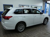 USED 2020 20 MITSUBISHI OUTLANDER 2.4 PHEV DYNAMIC 5d 222 BHP 4WD APP SAT NAV LEATHER REAR VIEW CAMERA 1 OWNER SERVICE HISTORY MITSUBISHI WARRANTY TILL MARCH 2025