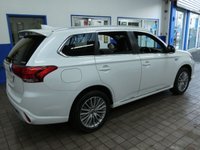 USED 2020 20 MITSUBISHI OUTLANDER 2.4 PHEV DYNAMIC 5d 222 BHP 4WD APP SAT NAV LEATHER REAR VIEW CAMERA 1 OWNER SERVICE HISTORY MITSUBISHI WARRANTY TILL MARCH 2025