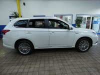USED 2020 20 MITSUBISHI OUTLANDER 2.4 PHEV DYNAMIC 5d 222 BHP 4WD APP SAT NAV LEATHER REAR VIEW CAMERA 1 OWNER SERVICE HISTORY MITSUBISHI WARRANTY TILL MARCH 2025