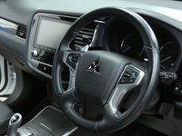 USED 2020 20 MITSUBISHI OUTLANDER 2.4 PHEV DYNAMIC 5d 222 BHP 4WD APP SAT NAV LEATHER REAR VIEW CAMERA 1 OWNER SERVICE HISTORY MITSUBISHI WARRANTY TILL MARCH 2025