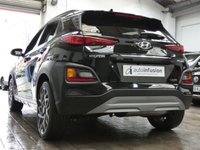 USED 2020 20 HYUNDAI KONA 1.6 GDI PREMIUM SE 5d 140 BHP SAT NAV LEATHER PARKING SENSORS 1 OWNER SERVICE HISTORY HYUNDAI WARRANTY TILL AUG 2025