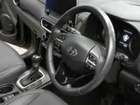 USED 2020 20 HYUNDAI KONA 1.6 GDI PREMIUM SE 5d 140 BHP SAT NAV LEATHER PARKING SENSORS 1 OWNER SERVICE HISTORY HYUNDAI WARRANTY TILL AUG 2025