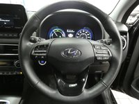 USED 2020 20 HYUNDAI KONA 1.6 GDI PREMIUM SE 5d 140 BHP SAT NAV LEATHER PARKING SENSORS 1 OWNER SERVICE HISTORY HYUNDAI WARRANTY TILL AUG 2025
