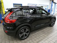 USED 2020 70 VOLVO XC40 2.0 B4 R-DESIGN AWD MHEV 5d 195 BHP STUNNING EXAMPLE SAT NAV PART LEATHER ELECTRIC MEMORY SEATS REAR VIEW CAMERA PARKING SENSORS 1 OWNER SERVICE HISTORY