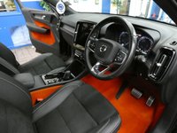 USED 2020 70 VOLVO XC40 2.0 B4 R-DESIGN AWD MHEV 5d 195 BHP STUNNING EXAMPLE SAT NAV PART LEATHER ELECTRIC MEMORY SEATS REAR VIEW CAMERA PARKING SENSORS 1 OWNER SERVICE HISTORY