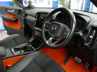 USED 2020 70 VOLVO XC40 2.0 B4 R-DESIGN AWD MHEV 5d 195 BHP STUNNING EXAMPLE SAT NAV PART LEATHER ELECTRIC MEMORY SEATS REAR VIEW CAMERA PARKING SENSORS 1 OWNER SERVICE HISTORY