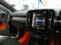 USED 2020 70 VOLVO XC40 2.0 B4 R-DESIGN AWD MHEV 5d 195 BHP STUNNING EXAMPLE SAT NAV PART LEATHER ELECTRIC MEMORY SEATS REAR VIEW CAMERA PARKING SENSORS 1 OWNER SERVICE HISTORY