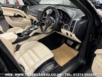 USED 2017 A PORSCHE CAYENNE PORSCHE CAYENNE S 4.2 V8 DIESEL TIPTRONIC S 5d 385 PS ***BIG SPEC*** UK DELIVERY FLAT FEE &pound;175 (SUBJECT TO DEAL) *OVER 100 IMAGES ON OUR WEBSITE*BESPOKE FINANCE ARRANGED*PART EXCHANGE WELCOME*ALL VEHICLES HPI CLEAR