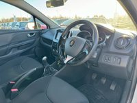 USED 2015 15 RENAULT CLIO 1.1 DYNAMIQUE NAV 16V 5d 73 BHP FULL SERVICE RECORD +  BLUETOOTH +  USB +  AUX +  CRUISE CONTROL +  SAT NAV +  CLIMATE CONTROL +  16 INCH ALLOY WHEELS +  REAR PARKING SENSORS +  FOG LIGHTS +  TRACTION CONTROL +