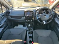 USED 2015 15 RENAULT CLIO 1.1 DYNAMIQUE NAV 16V 5d 73 BHP FULL SERVICE RECORD +  BLUETOOTH +  USB +  AUX +  CRUISE CONTROL +  SAT NAV +  CLIMATE CONTROL +  16 INCH ALLOY WHEELS +  REAR PARKING SENSORS +  FOG LIGHTS +  TRACTION CONTROL +