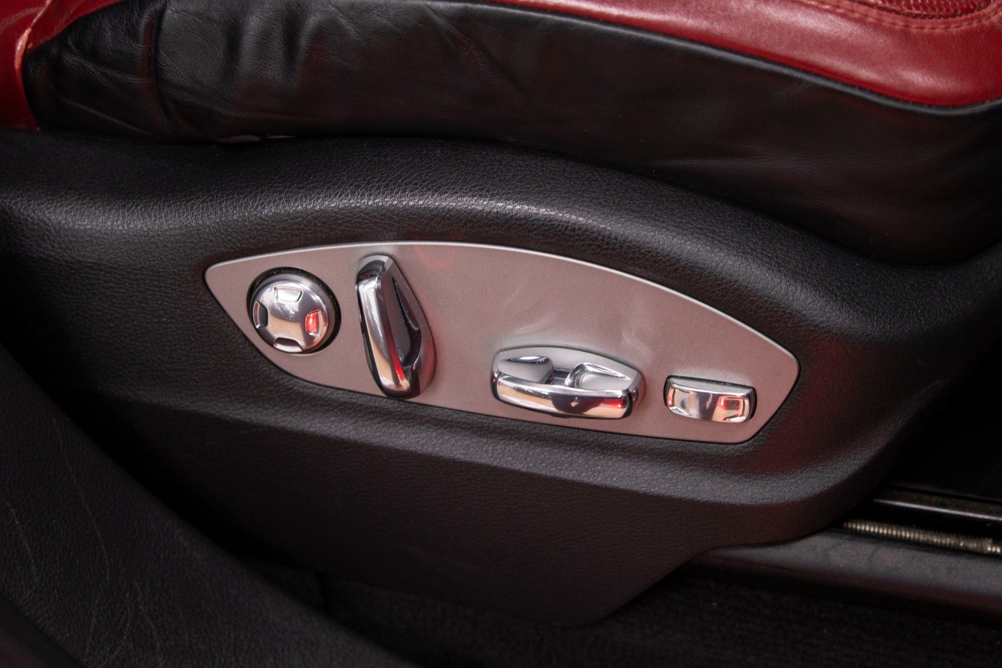 USED 2012 PORSCHE CAYENNE 4.8 V8 TURBO TIPTRONIC S 