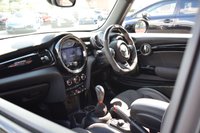 USED 2021 P MINI HATCH COOPER 1.5 COOPER SPORT 3d 134 BHP HUGE CARBON SPEC / JCW STYLING
