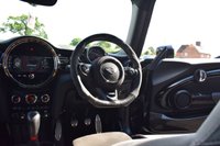 USED 2021 P MINI HATCH COOPER 1.5 COOPER SPORT 3d 134 BHP HUGE CARBON SPEC / JCW STYLING