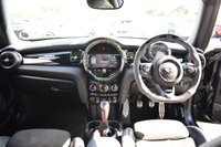 USED 2021 P MINI HATCH COOPER 1.5 COOPER SPORT 3d 134 BHP HUGE CARBON SPEC / JCW STYLING