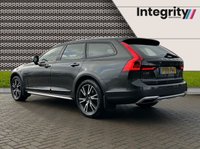 USED 2018 18 VOLVO V90 2.0 D5 POWERPULSE CROSS COUNTRY PRO AWD 5d 231 BHP XENIUM PACK - 360 CAMERA - PANO ROOF - AUTOMATIC PARALLEL AND 90 DEGREE PARKING - SATELITTE NAVIGATION - DAB RADIO - POWER PASSENGER SEAT - POWER TAILGATE - KEYLESS DRIVE