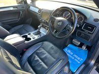 USED 2016 16 VOLKSWAGEN TOUAREG 3.0 V6 R-LINE TDI BLUEMOTION TECHNOLOGY 5d 262 BHP LEATHER-SATNAV-FSH