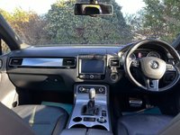 USED 2016 16 VOLKSWAGEN TOUAREG 3.0 V6 R-LINE TDI BLUEMOTION TECHNOLOGY 5d 262 BHP LEATHER-SATNAV-FSH