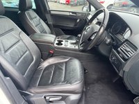 USED 2014 14 VOLKSWAGEN TOUAREG 3.0 V6 R-LINE TDI BLUEMOTION TECHNOLOGY 5d 202 BHP FULL SERVICE HISTORY, 2 KEYS, BOOK PACK, FRESH SERVICE + 12M MOT WITHIN THE SALE