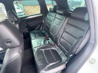 USED 2014 14 VOLKSWAGEN TOUAREG 3.0 V6 R-LINE TDI BLUEMOTION TECHNOLOGY 5d 202 BHP FULL SERVICE HISTORY, 2 KEYS, BOOK PACK, FRESH SERVICE + 12M MOT WITHIN THE SALE