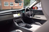 USED 2019 19 JAGUAR XF 3.0 D V6 S 4d 296 BHP PAN ROOF / MERIDIAN / BIG NAV
