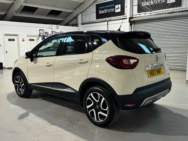 View our RENAULT CAPTUR
