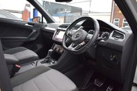 USED 2018 68 VOLKSWAGEN TIGUAN 2.0 R-LINE TDI DSG 5d 148 BHP ELECTRIC TAILGATE / PAN ROOF
